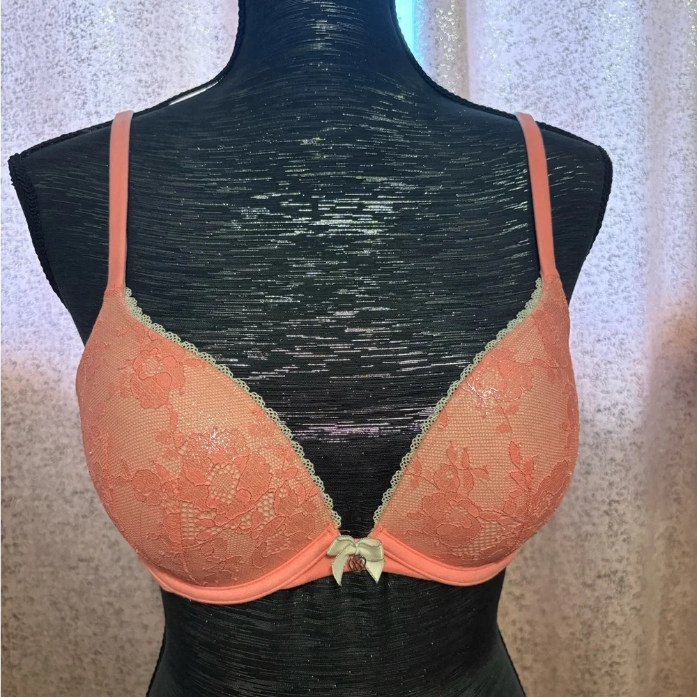 Victoria's Secret BBV Lace Bra and Panty Set - Picture 2 of 7